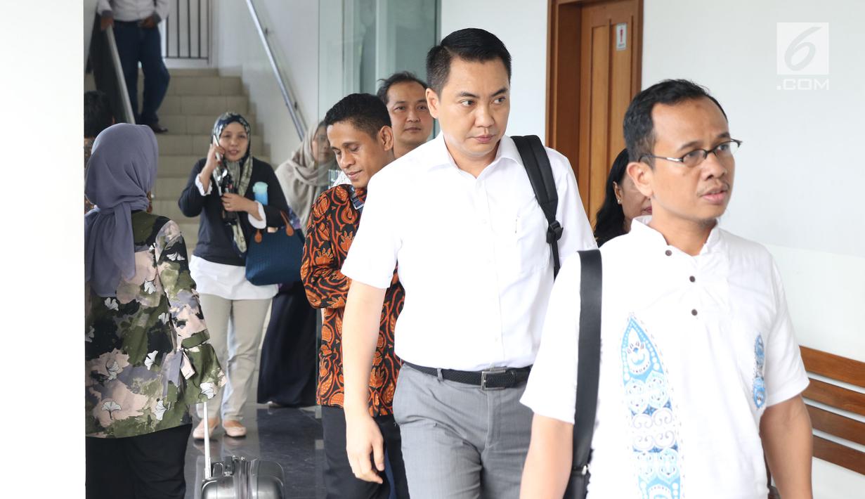 Terdakwa dugaan suap pengadaan satelit monitoring Bakamla, Fayakhun Andriadi bersiap menjalani sidang tuntutan di Pengadilan Tipikor, Jakarta, Rabu (21/11). Fayakhun divonis bersalah dan dihukum delapan tahun penjara. (Liputan6.com/Helmi Fithriansyah)