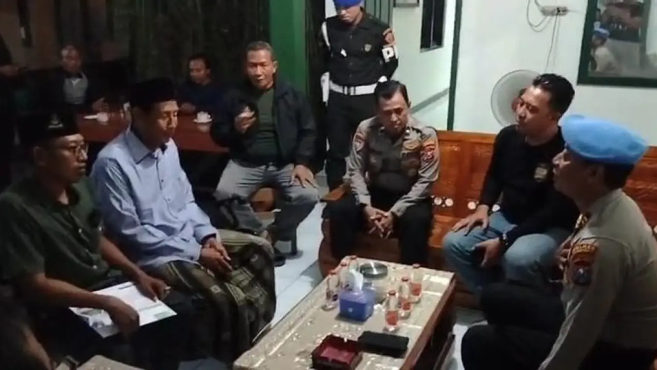 Gara - gara Kaos Kaki, Oknum Anggota TNI diduga Aniaya Kepala Sekolah MI di Lamongan