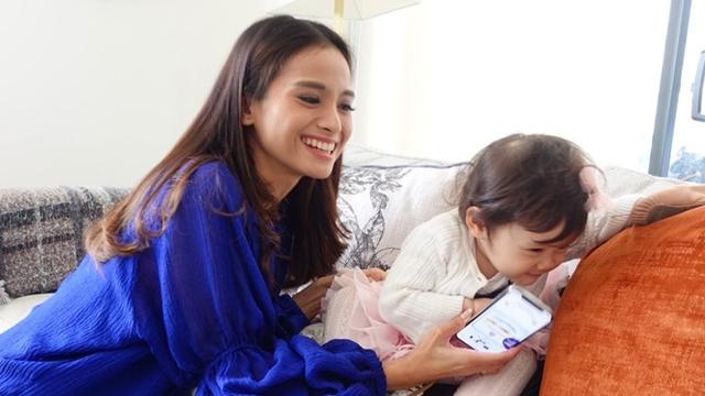 Jarang Tersorot, Ini 7 Potret Kompaknya Acha Septriasa dan Putrinya