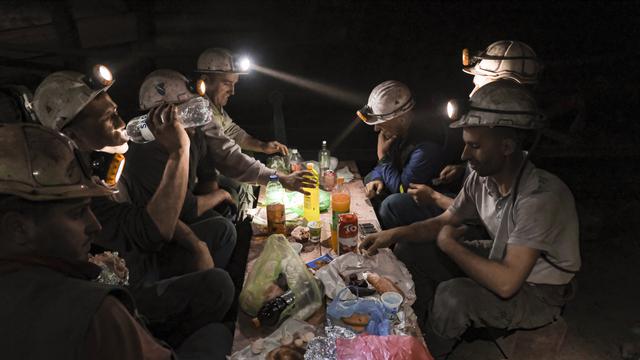 Semangat Penambang Batu Bara di Bosnia Jalani Ramadhan
