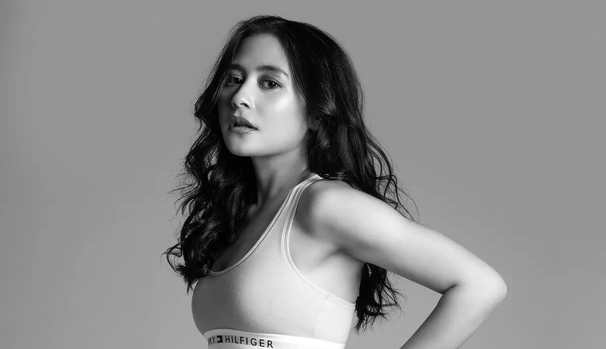 <p>Lewat akun TikTok pribadinya, Prilly membagikan pola diet yang ia terapkan. Diet clean eating menjadi pilihan utama, di mana ia memilih makanan utuh yang minim proses dan tidak mengandung pengawet. Menurutnya, pola makan ini membantunya menjaga tubuh tetap sehat sekaligus menurunkan berat badan.(Liputan6.com/IG/@prillylatuconsina96)</p>