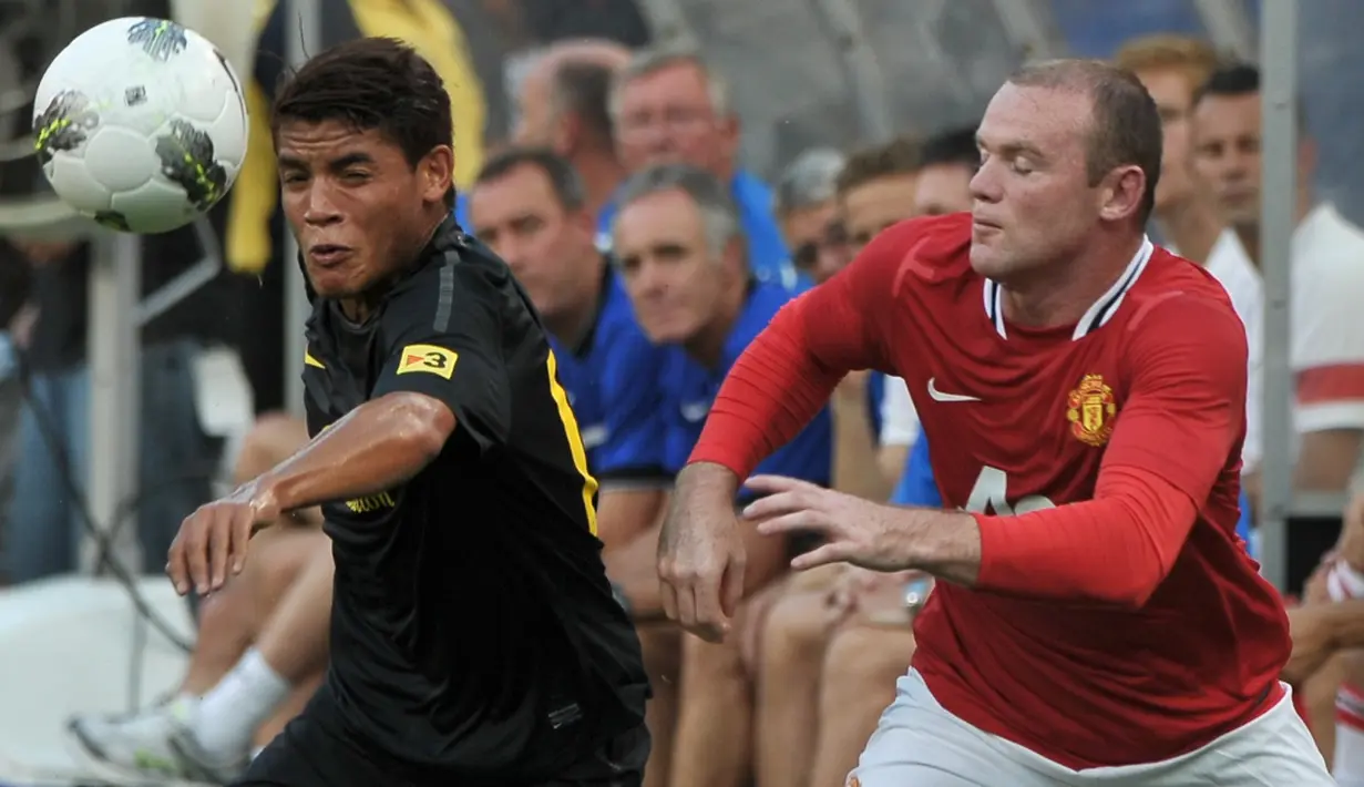 Jonathan dos Santos adalah produk Akademi La Masia. Jonathan bermain di tim Barcelona senior pada musim 2009-2014 tapi hanya bermain 14 kali. Setelah itu, Jonathan pindah ke Villarreal. (AFP/Nicholas Kamm)