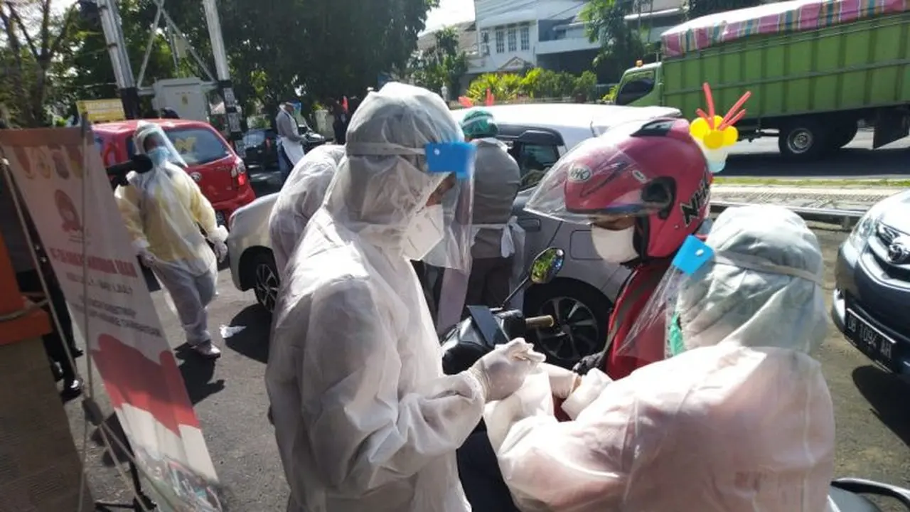 Rapid test yang dilakukan oleh Biddokkes Polda Sulut pada, Jumat (26/6/2020), untuk mendeteksi potensi penyebaran Covid-19 di Sulut.