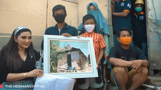 7 Potret Anang Hermansyah dan Ashanty Bantu Bedah Rumah di Mojokerto, Bikin Salut
