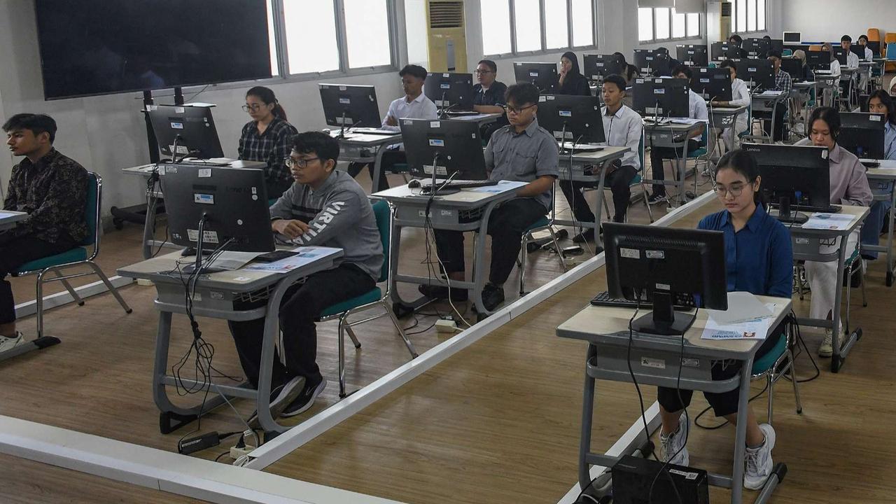 FOTO: Suasana Pelaksanaan UTBK-SNBT 2025 di Kampus UPN Veteran Jakarta
