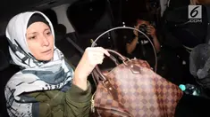 Inneke Koesherawati hingga saat ini masih menjalani pemeriksaan intensif Komisi Pemberantasan Korupsi. Sebelumnya, Inneke diamankan bersama lima orang lainnya dalam Operasi Tangkap Tangan (OTT) pada Sabtu (21/7).