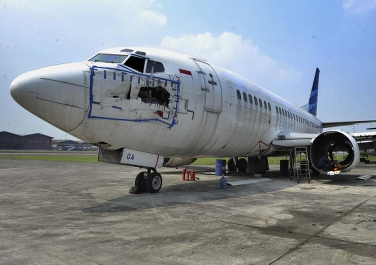 Mengintip pemotongan bangkai pesawat di Bandara Soekarno-Hatta