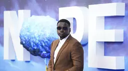 Daniel Kaluuya berpose untuk fotografer setibanya untuk pemutaran perdana film 'Nope' di London, Kamis (28/7/2022). Kaluuya mengatakan bahwa dia harus mundur dari film Black Panther 2 karena bentrok dengan jadwal film Peele, yang akan tayang di bioskop bulan ini. (Scott Garfitt/Invision/AP)