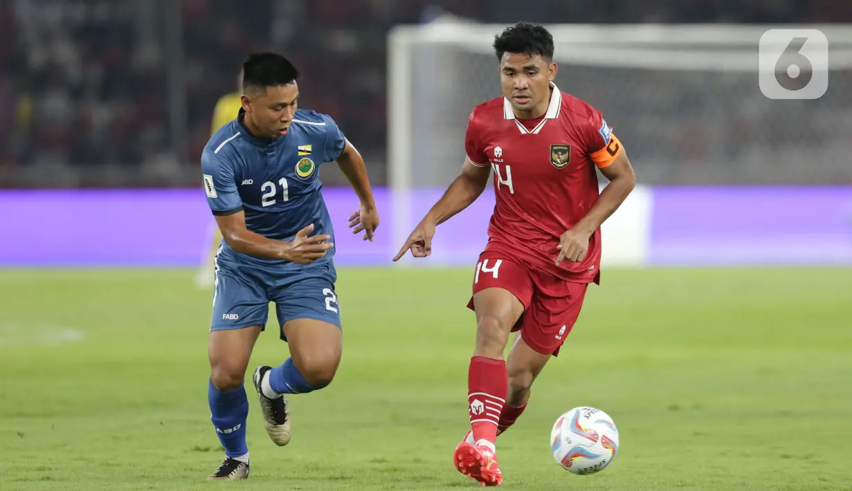Serangan pasukan Garuda banyak dilakukan melalui kedua sayap yang diisi oleh Pratama Arhan dan Asnawi Mangkualam. (Liputan6.com/Helmi Fithriansyah)