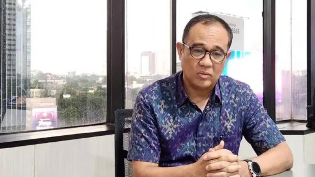 Ernie Meike Torondek, istri mantan pejabat pajak Rafael Alun Trisambodo terlibat aktif dalam penerimaan gratifikasi dan pencucian uang sang suami.