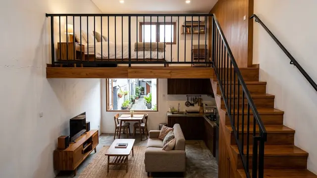 Rumah Mezzanine dengan Kamar Tidur di Lantai Atas