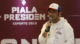 Ketua Steering Commite, Giring Ganesha, saat pengenalan 16 tim esports Piala Presiden 2019 di Gedung Krida Bhakti Setneg, Jakarta, Selasa (26/3). Final turnamen akan diselengarakan pada 30-31 Maret mendatang. (Bola.com/Yoppy Renato)