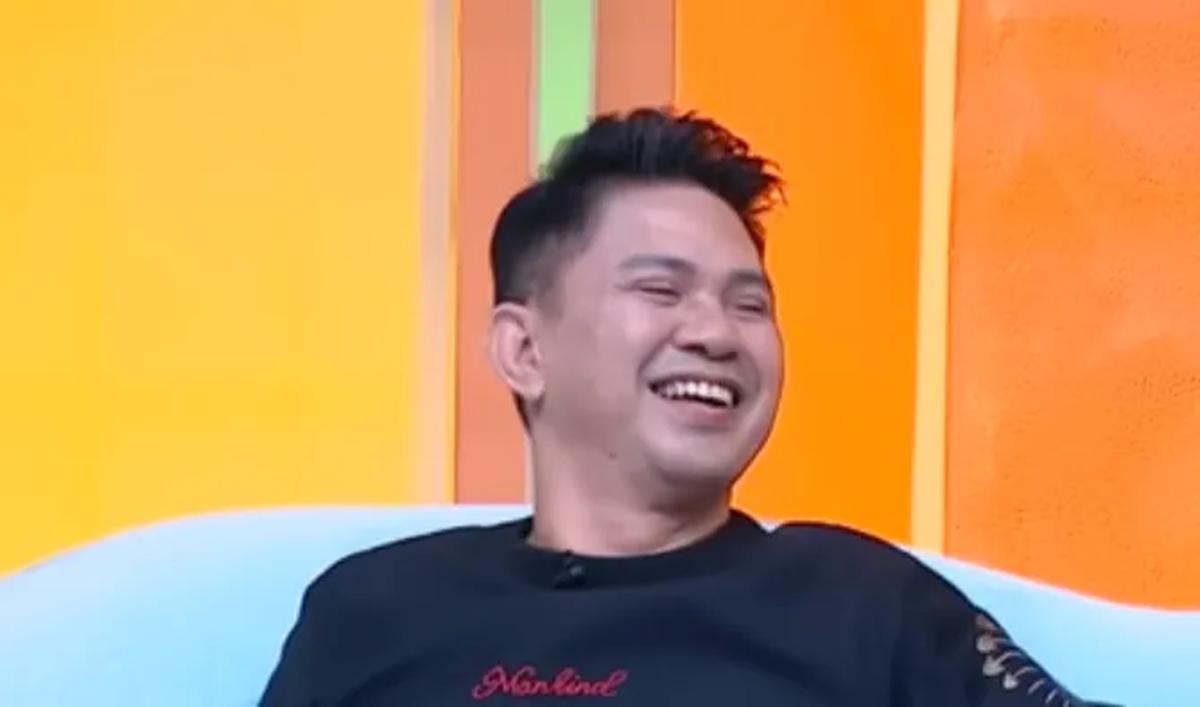 Ronnie Sianturi mengungkapkan hal yang membuat dirinya bisa bersahabat dengan Atiek CB .