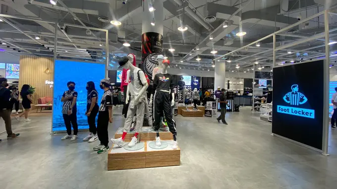 Foot Locker baru saja membuka storenya di Jakarta, dengan sneakers-sneakers ekslusifnya