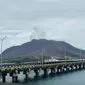 Kondisi Gunung Ruang di Kabupaten Kepulauan Sitaro, Sulut, Jumat (19/4/2024), sekitar pukul 14.00 Wita, beberapa jam sebelum erupsi kembali terjadi pada pukul 15.06 Wita.