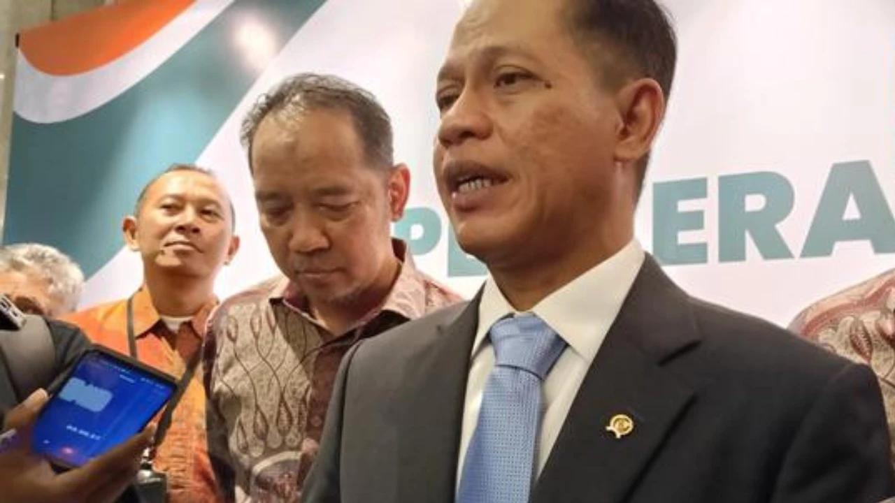 Menteri LH Duga Kayu Gelondongan di Banjir Sumatra Berasal dari Pembukaan Lahan Sawit