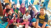 Roselina Abdullah, gadis berusia 16 tahun yang idap sakit jantung harus berjuang rawat keenam saudaranya. (Sumber: Harian Metro)