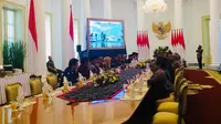 Presiden Jokowi bersama 23 Kepala Daerah di Istana Bogor. (Dok Merdeka.com)