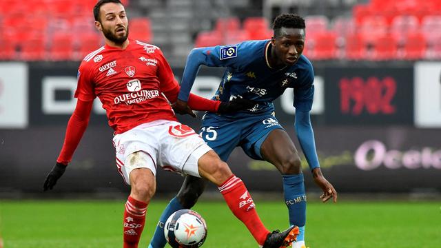 Gelandang Metz, Pape Sarr.