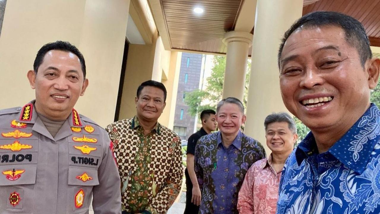 Melihat sambutan hangat dari Kapolri dan jajarannya, Ignasius Jonan mengucapkan terima kasih. <br>