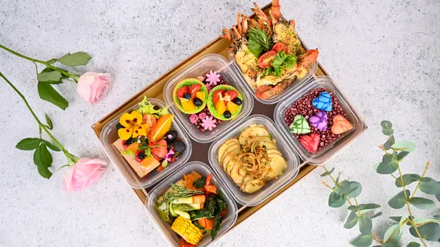 Paket takeaway dari Shangri-La Jakarta