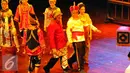 Salah satu adegan dalam pementasan teater Kebangsaan Tripikala di Tim, Cikini, Jakarta, Senin ( 23/1). Teater kebangsan tersebut menceritakan tentang kondisi politik saat ini yang di bawakan dengan sindiran dan humor. (Liputan6.com/Angga Yuniar)