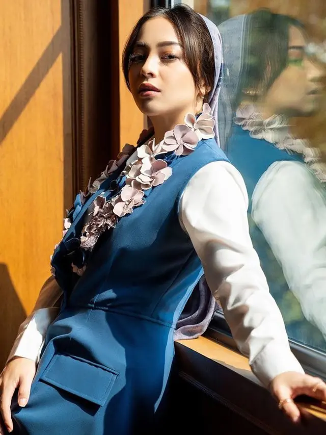 Potret Terbaru Nikita Willy Setelah Tunangan, Tampil Berhijab dan Elegan