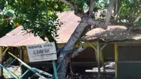 Kondisi sekolah di Pesantren Al Bara’ah, Desa Duwanur,Kecamatan Adonara Barat,Kabupaten Flores Timur,NTT yang mengalami kerusakan Pasca banjir bandang. (Liputan6.com/Dionisius Wilibardus)