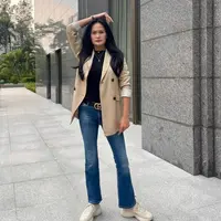 Donna Harun punya gaya classy yang membuatnya terlihat awet muda di usia 54 tahun. @donnaharunofficial.