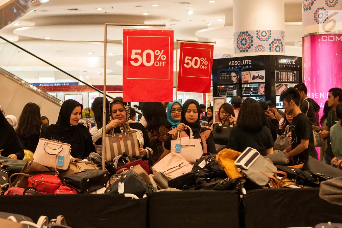 Hari Pertama Jakarta Midnight Sale 2017 Diserbu Pembeli