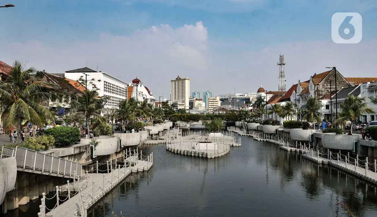 Suasana kawasan wisata Kota Tua, Jakarta, Minggu (28/6/2020). Untuk sementara selama PSBB Transisi, pihak pengelola Kota Tua hanya membuka layanan museum. (merdeka.com/Iqbal S. Nugroho)