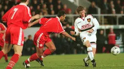 Ole Gunnar Solskjaer. Striker berusia 48 tahun yang pensiun di Manchester United Agustus 2007 ini bahkan mencetak 4 gol sebagai pemain pengganti. Pada pekan ke-24 Liga Inggris 1998/1999, (6/2/1999) ia mencetak 4 gol MU dalam kemenangan 8-1 atas tuan rumah Nottingham Forest. (AFP/PA/David Cheskin)