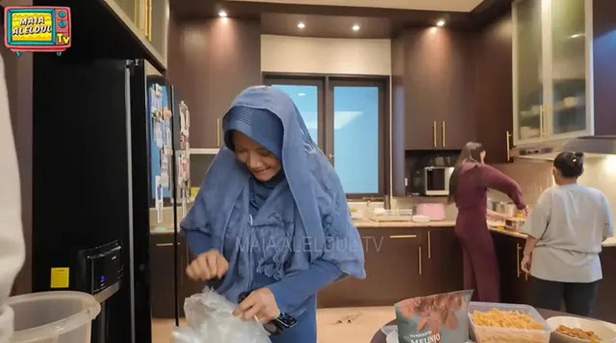 6 Potret Dapur Rumah Al Ghazali dan Alyssa Daguise, Kombinasi Warna dan Pencahayaan yang Beri Kesan Mewah