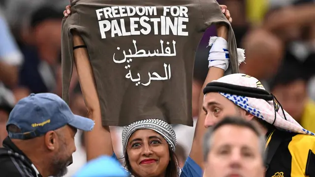 Seorang Penggemar Uruguay Mendukung Palestina