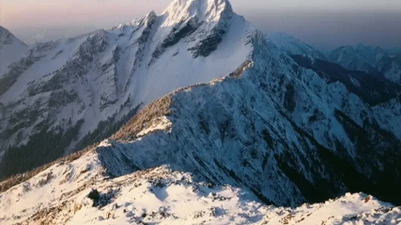 Jade Mountain Main Peak Trail  Foto credit: Yushan National Park official website