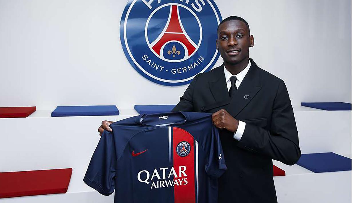PSG mendapatkan Randal Kolo Muani dari Eintracht Frankfurt dengan nilai transfer 95 juta euro. Pemain asal Prancis ini terikat kontrak selama 5 tahun hingga 30 Juni 2028. (en.psg.fr)