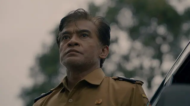 Donny Damara sebagai Pak Dibyo dalam Hitam. (Foto: Dok. Klik Film)