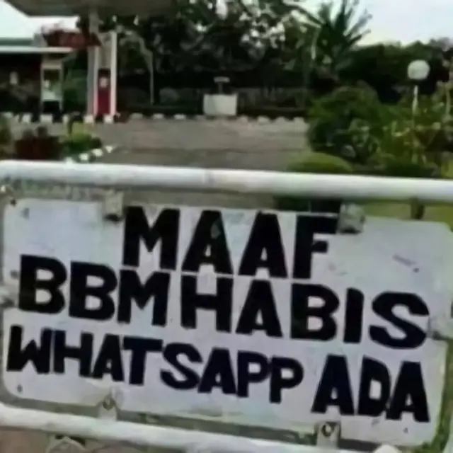 6 Tulisan Stok Barang Habis Sekaligus Gombal Ini Bikin Senyum Malu