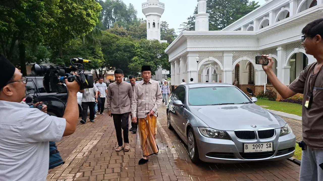 Presiden ke-7 Republik Indonesia, Joko Widodo atau Jokowi di Masjid Al-Bina Gelora Bung Karno (Liputan6.com/Rifqy Alief Abiyya)