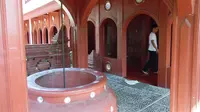 Bisikan gaib itu menyampaikan ide pembangunan Masjid Bata Merah berulang kali lewat mimpi. (Liputan6.com/Panji Prayitno)
