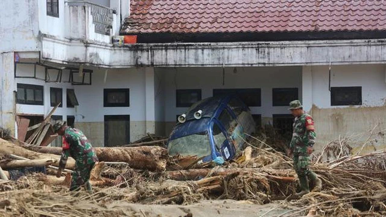 Mendagri Minta Kepala Daerah Salurkan Bantuan untuk Korban Banjir Sumatra
