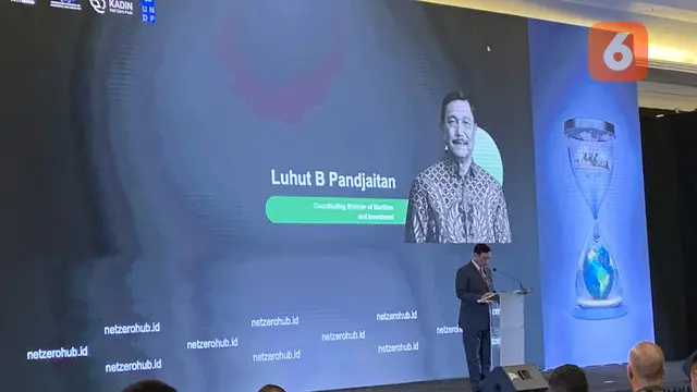 Menkomarves Luhut B. Pandjaitan dalam Net Zero Summit 2022 yang diadakan oleh KADIN, dalam rangkaian B20 investment forum diselenggarakan di BNDCC, Nusa Dua, Bali pada 11 November 2022. (Liputan6/Benedikta Miranti)