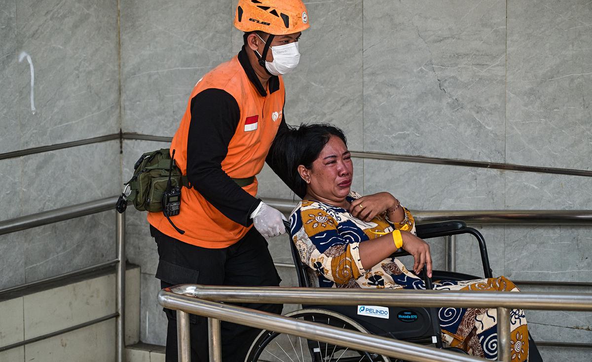 Korban Kebakaran KM Mutiara Sentosa II Tiba di Surabaya
