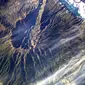 Foto ISS ke gunung berapi Cumbre Vieja di pulau La Palma, suatu pulau dalam gugusan Kepulauan Canary. (Sumber Wikimedia Commons).