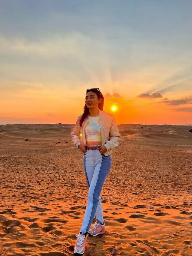 10 Gaya Kasual Natasha Wilona saat Liburan di Bali hingga Dubai, Selalu Stylish