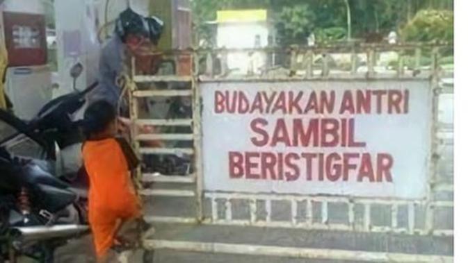6 Tulisan Harap Antre Ini Bikin Geleng Kepala (sumber: 1cak)