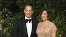 Tom Hanks merasa sangat beruntung memiliki pasangan hidup seperti Rita Wilson. “Wanita itu mencintaiku kurus maupun gendut, ia suka aku botak maupun berambut. Wanita itu, aku tahu dia mencintaiku.  Jadi, aku pria beruntung.” ungkap Tom. (Bintang/EPA)
