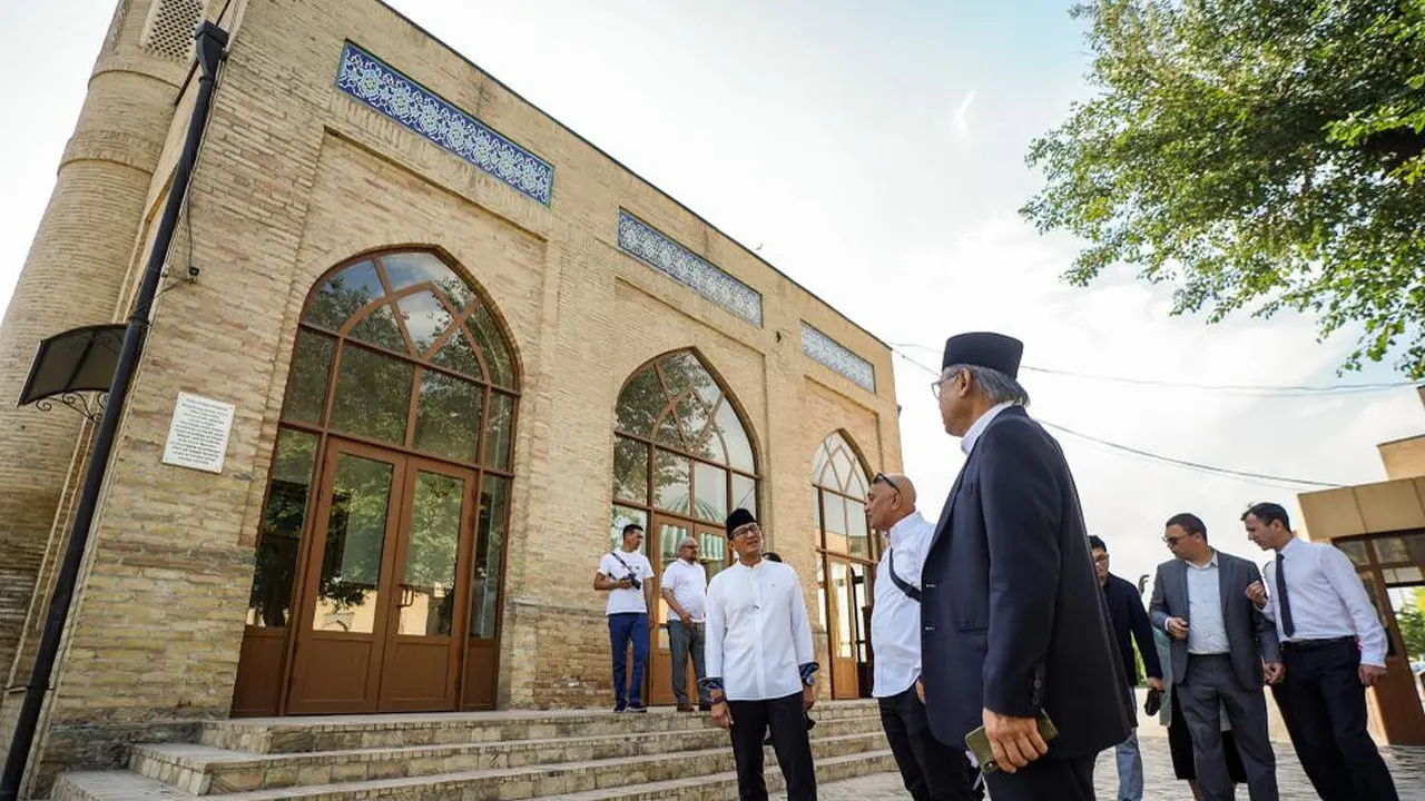 Catatan Perjalanan Sandiaga Uno ke Uzbekistan, Promosi Wisata Kesehatan hingga Rencana Buat Prasasti Sukarno