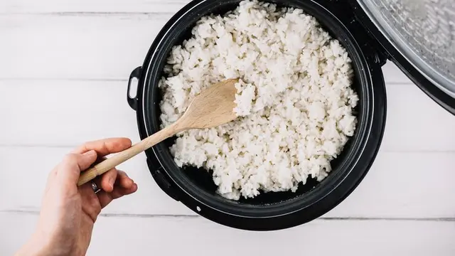 Tips Menanak Nasi Rendah Gula, Solusi Praktis Bagi Diet dan Diabetes