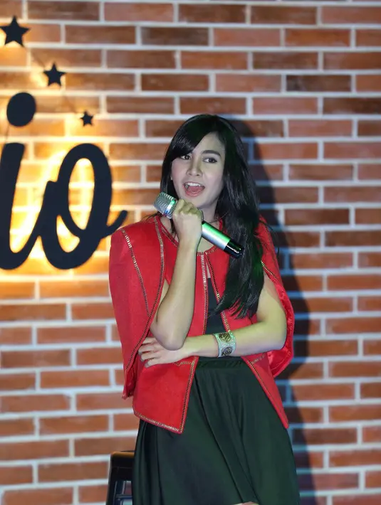 Sejak Anisa Rahma bergelut di dunia hiburan yang berawal dari model kemudian tergabung dalam formasi girlband Cherrybelle dan hingga kini bersolo karir pun fans tetap setia menemaninya. (Andy Masela/Bintang.com)